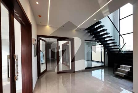 ڈی ایچ اے فیز 7 - بلاک کیو فیز 7,ڈیفنس (ڈی ایچ اے),لاہور میں 5 کمروں کا 1 کنال مکان 8.85 کروڑ میں برائے فروخت۔