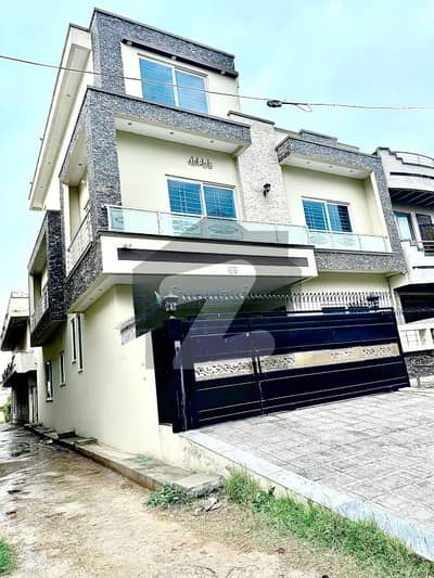 جی ۔ 13 اسلام آباد میں 5 کمروں کا 7 مرلہ مکان 6.5 کروڑ میں برائے فروخت۔