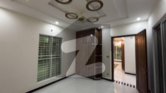 شاداب گارڈن لاہور میں 3 کمروں کا 3 مرلہ مکان 1.3 کروڑ میں برائے فروخت۔