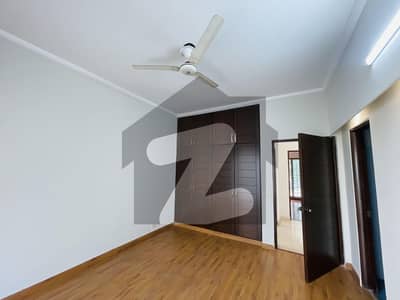 10 Marla house slightly use hot location in phase 5