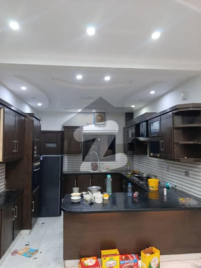 بحریہ ٹاؤن فیز 8 ۔ بلاک بی بحریہ ٹاؤن فیز 8,بحریہ ٹاؤن راولپنڈی,راولپنڈی میں 5 کمروں کا 10 مرلہ مکان 1.15 لاکھ میں کرایہ پر دستیاب ہے۔