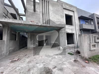 بحریہ ٹاؤن فیز 8 بحریہ ٹاؤن راولپنڈی,راولپنڈی میں 5 کمروں کا 10 مرلہ مکان 2.45 کروڑ میں برائے فروخت۔