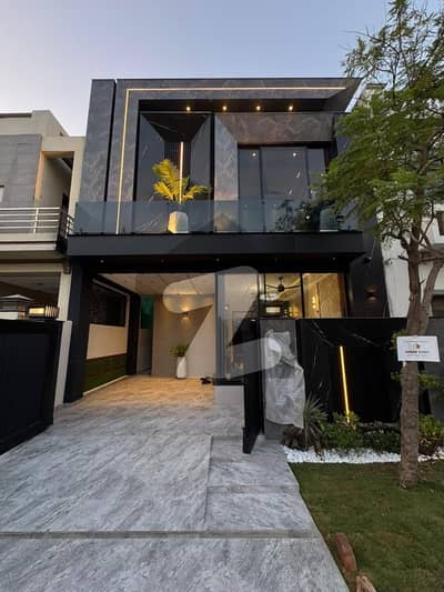 ویلینشیاء ہاؤسنگ سوسائٹی لاہور میں 4 کمروں کا 5 مرلہ مکان 2.3 کروڑ میں برائے فروخت۔