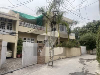 Spacious House In The Heart Of Lahore