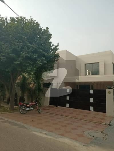 1 Kanal Slightly Used Modern Design Lavish House For Sale In DHA | For Discounted Price And Original Pictures Download The App "Signature Lands".