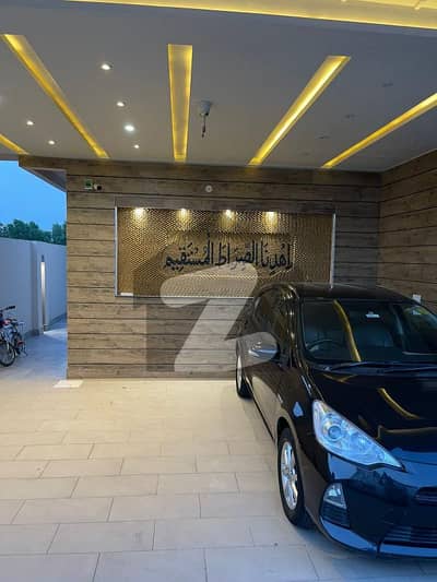 1 Kanal Lavish House For Sale