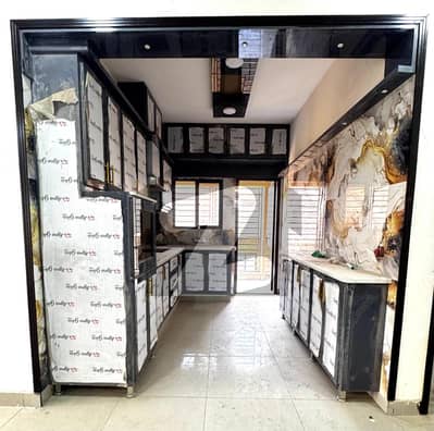 کینگ شیز ریزیڈنسی جوہر چورنگی روڈ,گلشنِ اقبال ٹاؤن,کراچی میں 4 کمروں کا 10 مرلہ فلیٹ 1.2 لاکھ میں کرایہ پر دستیاب ہے۔