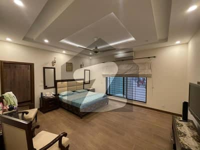 1 KANAL 7 MARLA OLD HOUSE FACING PARK IDEAL LOCATION