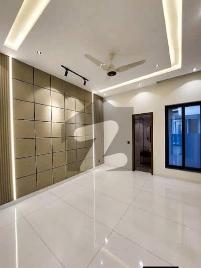 بحریہ ٹاؤن فیز 8 بحریہ ٹاؤن راولپنڈی,راولپنڈی میں 5 کمروں کا 10 مرلہ مکان 1.15 لاکھ میں کرایہ پر دستیاب ہے۔