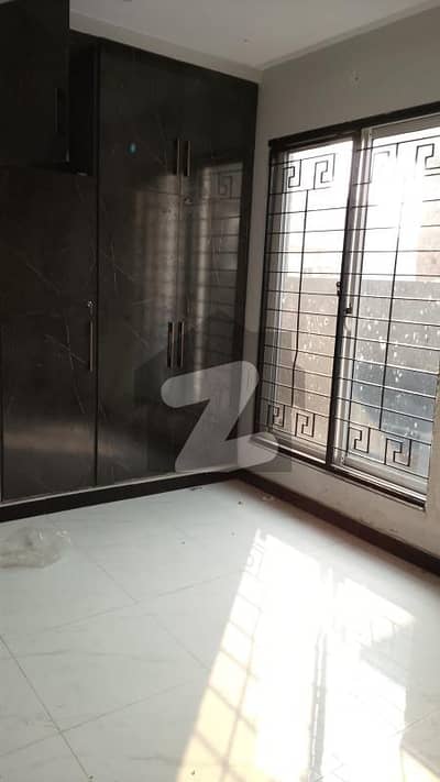 سینٹرل پارک ہاؤسنگ سکیم لاہور میں 1 کمرے کا 5 مرلہ زیریں پورشن 40.0 ہزار میں کرایہ پر دستیاب ہے۔