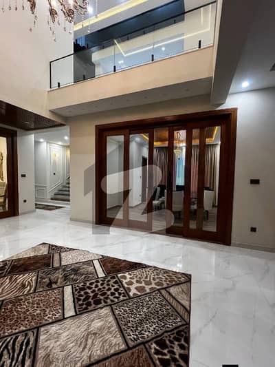 بحریہ ٹاؤن فیز 8 بحریہ ٹاؤن راولپنڈی,راولپنڈی میں 5 کمروں کا 10 مرلہ مکان 1.25 لاکھ میں کرایہ پر دستیاب ہے۔