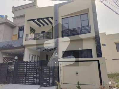 ایس اے گارڈنز فیز 2 ایس اے گارڈنز,جی ٹی روڈ,لاہور میں 4 کمروں کا 5 مرلہ مکان 1.6 کروڑ میں برائے فروخت۔