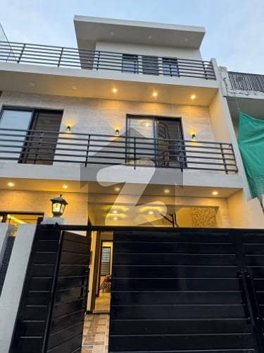 آئی ۔ 10/1 آئی ۔ 10,اسلام آباد میں 3 کمروں کا 4 مرلہ مکان 3.7 کروڑ میں برائے فروخت۔