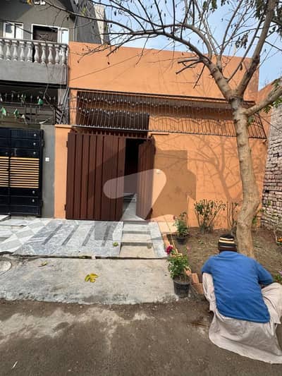 الرحمان گارڈن فیز 2 الرحمان گارڈن,لاہور میں 1 کمرے کا 3 مرلہ مکان 85.0 لاکھ میں برائے فروخت۔