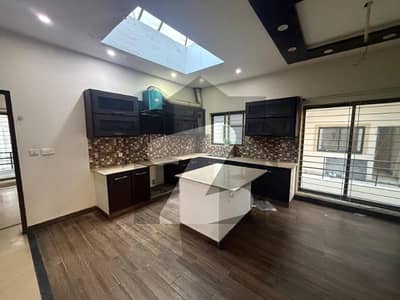 سینٹرل پارک ہاؤسنگ سکیم لاہور میں 3 کمروں کا 10 مرلہ بالائی پورشن 49.0 ہزار میں کرایہ پر دستیاب ہے۔