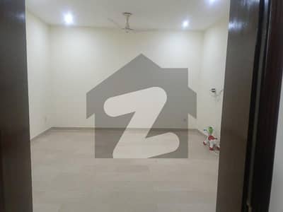 ای ۔ 11/4 ای ۔ 11,اسلام آباد میں 3 کمروں کا 10 مرلہ بالائی پورشن 1.0 لاکھ میں کرایہ پر دستیاب ہے۔