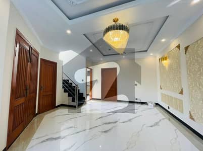 5 Marla Brand New Modern Design Lavish House For Sale In Park View City Lahore | For Discounted Price And Original Pictures Download The App "Signature Lands". 5 Marla Brand New Modern Design Lavish House For Sale In Park View City Lahore | For Discounted Price And Original Pictures Download The App "Signature Lands".