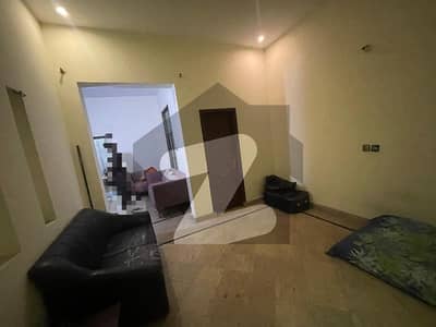 مرغزار آفیسرز کالونی لاہور میں 4 کمروں کا 5 مرلہ مکان 1.75 کروڑ میں برائے فروخت۔