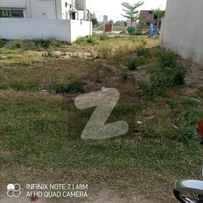 ڈی ایچ اے فیز 6 ڈیفنس (ڈی ایچ اے),لاہور میں 1 کنال رہائشی پلاٹ 6.5 کروڑ میں برائے فروخت۔