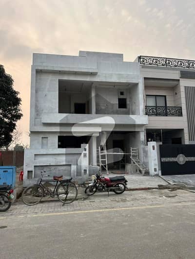 SOLID CONSTRUCTION GRAY STRUCTURE HOUSE AVAILABLE FOR SALE