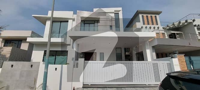 ڈی ایچ اے فیز 2 - سیکٹر ایچ ڈی ایچ اے ڈیفینس فیز 2,ڈی ایچ اے ڈیفینس,اسلام آباد میں 8 کمروں کا 1 کنال مکان 14.0 کروڑ میں برائے فروخت۔