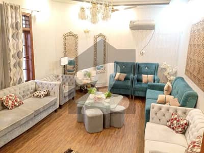 ڈی ایچ اے فیز 5 ڈی ایچ اے ڈیفینس,کراچی میں 4 کمروں کا 10 مرلہ مکان 7.0 کروڑ میں برائے فروخت۔