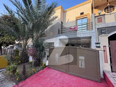 بحریہ ٹاؤن فیز 8 ۔ رفیع بلاک بحریہ ٹاؤن فیز 8,بحریہ ٹاؤن راولپنڈی,راولپنڈی میں 3 کمروں کا 5 مرلہ مکان 1.95 کروڑ میں برائے فروخت۔