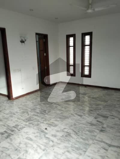 defence 500 yards first floor portion for rent with parking