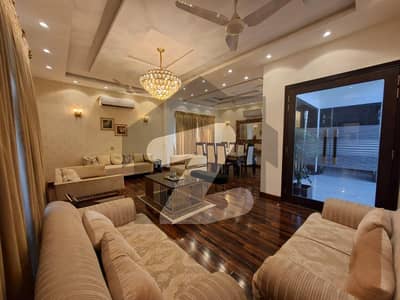 فضائیہ ہاؤسنگ سکیم لاہور میں 5 کمروں کا 1 کنال مکان 8.4 کروڑ میں برائے فروخت۔