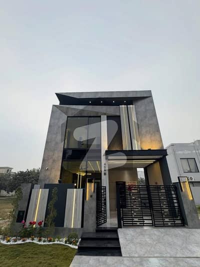 ڈی ایچ اے 9 ٹاؤن ڈیفنس (ڈی ایچ اے),لاہور میں 3 کمروں کا 5 مرلہ مکان 2.1 کروڑ میں برائے فروخت۔