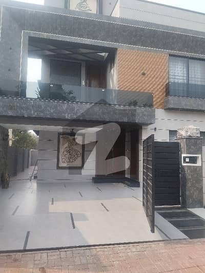 بحریہ ٹاؤن ۔ سیکٹر ایف بحریہ ٹاؤن,لاہور میں 5 کمروں کا 10 مرلہ مکان 3.8 کروڑ میں برائے فروخت۔