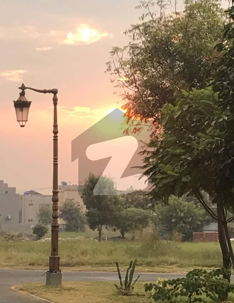 Lake City 14 Marla Facing Park Plot Lake City 14 Marla Facing Park Plot