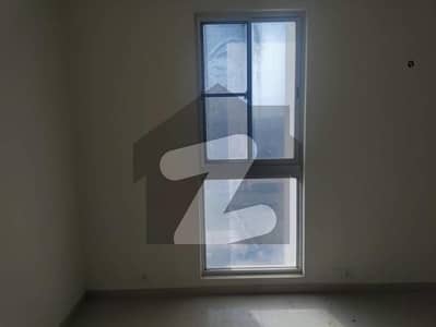 راشد منہاس روڈ کراچی میں 3 کمروں کا 8 مرلہ فلیٹ 3.25 کروڑ میں برائے فروخت۔