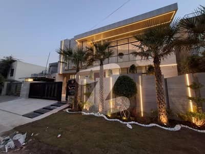 پی سی ایس آئی آر ہاؤسنگ سکیم لاہور میں 5 کمروں کا 1 کنال مکان 10.2 کروڑ میں برائے فروخت۔