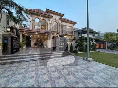 ڈی ایچ اے فیز 5 ڈیفنس (ڈی ایچ اے),لاہور میں 6 کمروں کا 1 کنال مکان 18.0 کروڑ میں برائے فروخت۔