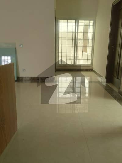 1 KANAL BEAUTUFUL UPPER PORTION AVAILABLE FOR RENT IN VALANCIA HOUSING SOCIETY