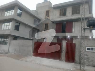 گجّومتہ لاہور میں 11 کمروں کا 8 کنال فیکٹری 13.0 لاکھ میں کرایہ پر دستیاب ہے۔