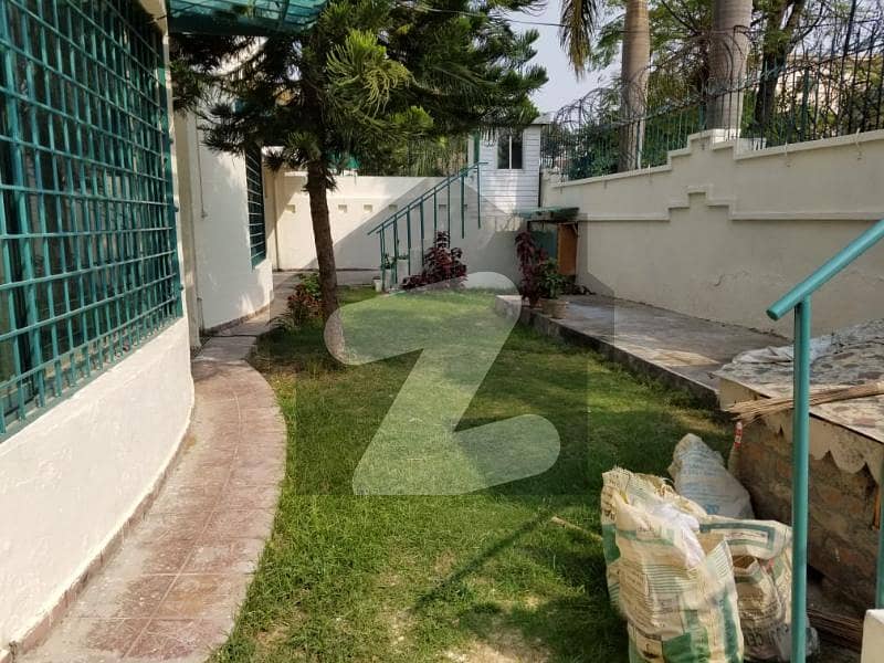 ایف ۔ 8 اسلام آباد میں 5 کمروں کا 1 کنال مکان 6.5 لاکھ میں کرایہ پر دستیاب ہے۔ ایف ۔ 8 اسلام آباد میں 5 کمروں کا 1 کنال مکان 6.5 لاکھ میں کرایہ پر دستیاب ہے۔