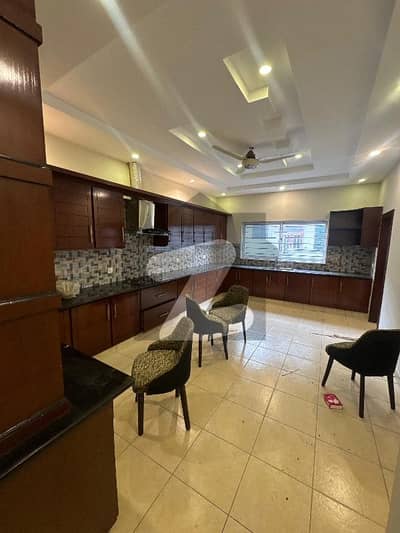 جی ۔ 14/4 جی ۔ 14,اسلام آباد میں 4 کمروں کا 1 کنال بالائی پورشن 1.45 لاکھ میں کرایہ پر دستیاب ہے۔