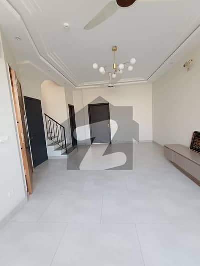 ڈی ایچ اے 9 ٹاؤن ۔ بلاک اے ڈی ایچ اے 9 ٹاؤن,ڈیفنس (ڈی ایچ اے),لاہور میں 3 کمروں کا 5 مرلہ مکان 1.0 لاکھ میں کرایہ پر دستیاب ہے۔