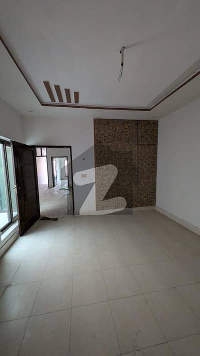 غالب سٹی فیصل آباد میں 4 کمروں کا 3 مرلہ مکان 1.3 کروڑ میں برائے فروخت۔