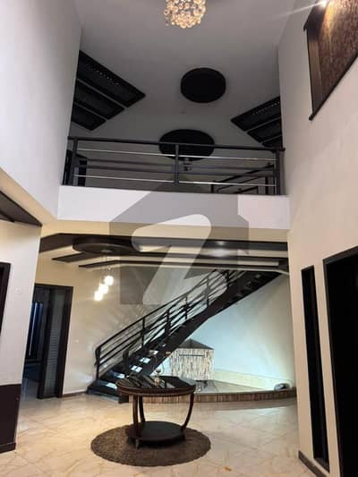 ویلینشیاء ہاؤسنگ سوسائٹی لاہور میں 3 کمروں کا 2 کنال بالائی پورشن 1.8 لاکھ میں کرایہ پر دستیاب ہے۔