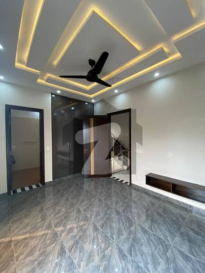 ڈی ایچ اے 9 ٹاؤن ۔ بلاک سی ڈی ایچ اے 9 ٹاؤن,ڈیفنس (ڈی ایچ اے),لاہور میں 3 کمروں کا 5 مرلہ مکان 1.0 لاکھ میں کرایہ پر دستیاب ہے۔