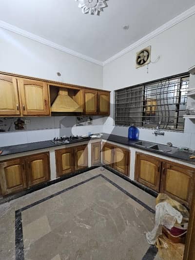 9مرلے گراؤنڈ پوریشن جی 14چار میں کراہے پہ خالی ہے خوبصورت لوکیشن