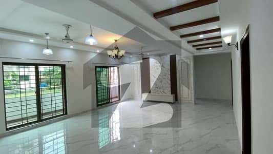 عسکری 11 ۔ سیکٹر بی اپارٹمنٹس عسکری 11,عسکری,لاہور میں 3 کمروں کا 10 مرلہ فلیٹ 3.2 کروڑ میں برائے فروخت۔