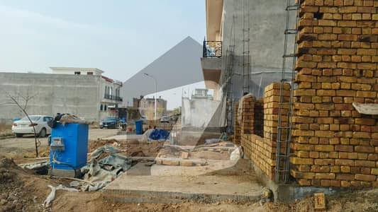 10 Marla plot for sale in Block T Gulberg residencia