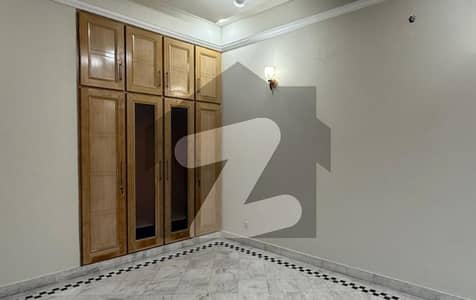 مرغزار آفیسرز کالونی لاہور میں 4 کمروں کا 10 مرلہ مکان 3.8 کروڑ میں برائے فروخت۔