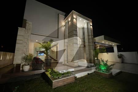 ڈی ایچ اے فیز 7 - بلاک آر فیز 7,ڈیفنس (ڈی ایچ اے),لاہور میں 5 کمروں کا 1 کنال مکان 9.9 کروڑ میں برائے فروخت۔