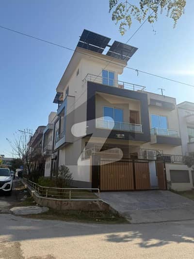 جی ۔ 13 اسلام آباد میں 6 کمروں کا 7 مرلہ مکان 6.1 کروڑ میں برائے فروخت۔