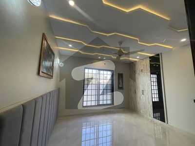 10 Marla house for rent Bahria town Lahore